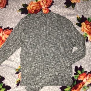 Semi-cropped long sleeve ripped shirt